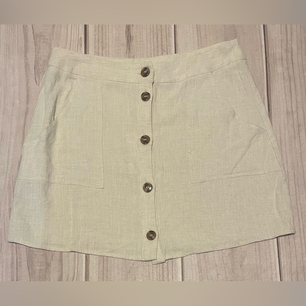 Francesca’s Size Medium Button Front Mini Skirt with Pockets Beige